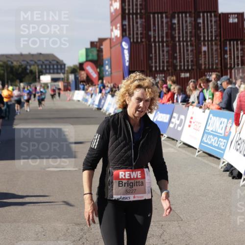 03.10.2025 - Köhlbrandbrückenlauf Jannik Wohlers http://msf.ph/oto/9119311 03.10.2025 13:34:53 Ziel 4112, 4498, 4767, 5227, 6196, 6357, 6434 meine-sportfotos.de