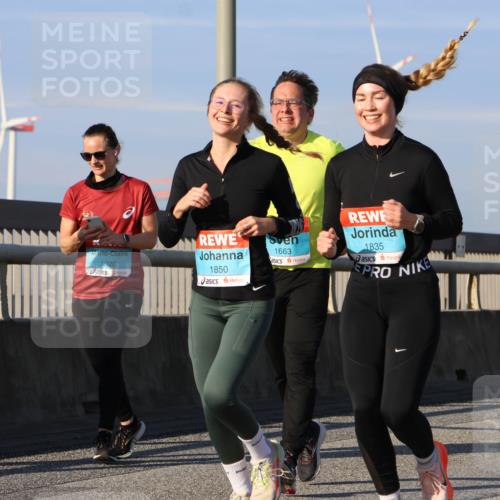 03.10.2025 - Köhlbrandbrückenlauf Strokosch-Dieckow http://msf.ph/oto/9119313 03.10.2025 09:53:10 Position 2 484, 1920, 1850, 1663, 1835 meine-sportfotos.de