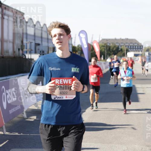 03.10.2025 - Köhlbrandbrückenlauf Jannik Wohlers http://msf.ph/oto/9119314 03.10.2025 13:03:49 Ziel 4063, 4274, 4322, 5098, 5414, 5447, 5639, 5799, 6025, 6315, 6341, 6706 meine-sportfotos.de