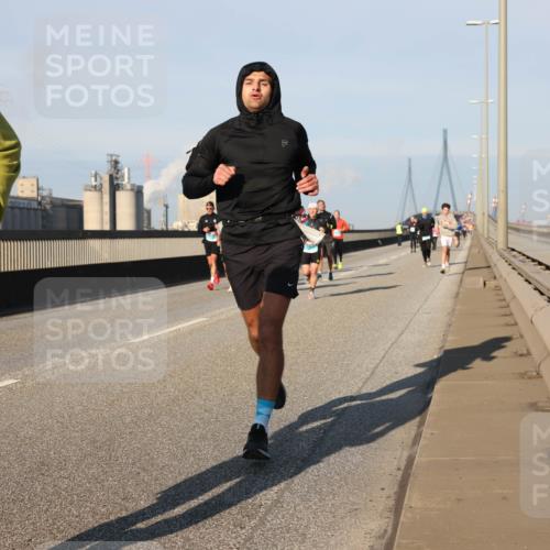 03.10.2025 - Köhlbrandbrückenlauf Lena Gebhardt http://msf.ph/oto/9119323 03.10.2025 09:45:15 Position 2 7 meine-sportfotos.de