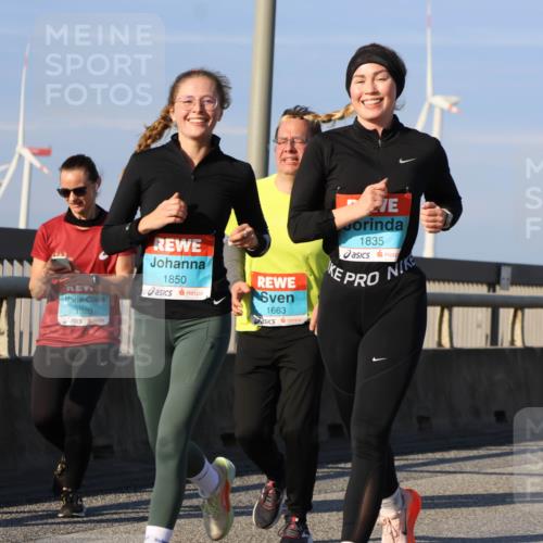 03.10.2025 - Köhlbrandbrückenlauf Strokosch-Dieckow http://msf.ph/oto/9119326 03.10.2025 09:53:10 Position 2 1920, 1850, 1663, 1835 meine-sportfotos.de