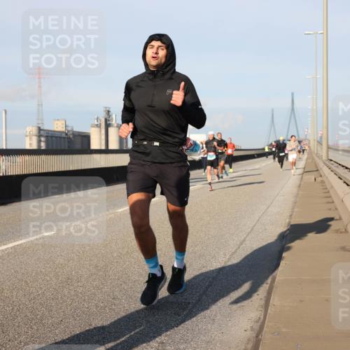 03.10.2025 - Köhlbrandbrückenlauf Lena Gebhardt http://msf.ph/oto/9119329 03.10.2025 09:45:15 Position 2  meine-sportfotos.de