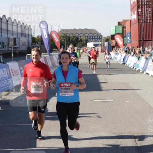 03.10.2025 - Köhlbrandbrückenlauf Jannik Wohlers http://msf.ph/oto/9119335 03.10.2025 13:03:51 Ziel 4063, 4127, 4274, 4322, 5098, 5414, 5447, 5639, 6315, 6341, 6706 meine-sportfotos.de