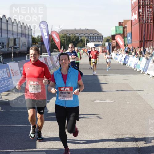 03.10.2025 - Köhlbrandbrückenlauf Jannik Wohlers http://msf.ph/oto/9119341 03.10.2025 13:03:51 Ziel 4063, 4127, 4274, 4322, 5098, 5414, 5447, 5639, 6315, 6341, 6706 meine-sportfotos.de
