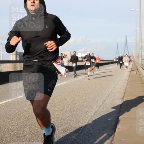 03.10.2025 - Köhlbrandbrückenlauf Lena Gebhardt http://msf.ph/oto/9119343 03.10.2025 09:45:16 Position 2  meine-sportfotos.de