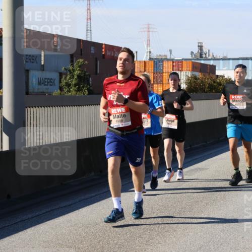 03.10.2025 - Köhlbrandbrückenlauf Strokosch-Dieckow http://msf.ph/oto/9119348 03.10.2025 12:56:48 Position 3 4908, 20, 6098, 4522 meine-sportfotos.de