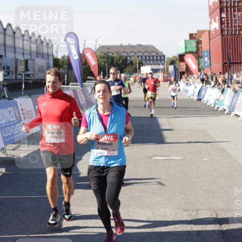 03.10.2025 - Köhlbrandbrückenlauf Jannik Wohlers http://msf.ph/oto/9119350 03.10.2025 13:03:51 Ziel 4063, 4127, 4274, 4322, 5098, 5414, 5447, 5639, 6315, 6341, 6706 meine-sportfotos.de