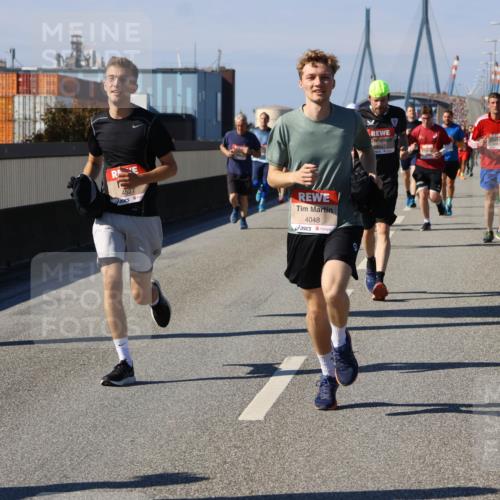 03.10.2025 - Köhlbrandbrückenlauf Strokosch-Dieckow http://msf.ph/oto/9119360 03.10.2025 12:56:50 Position 3 4527, 4048 meine-sportfotos.de
