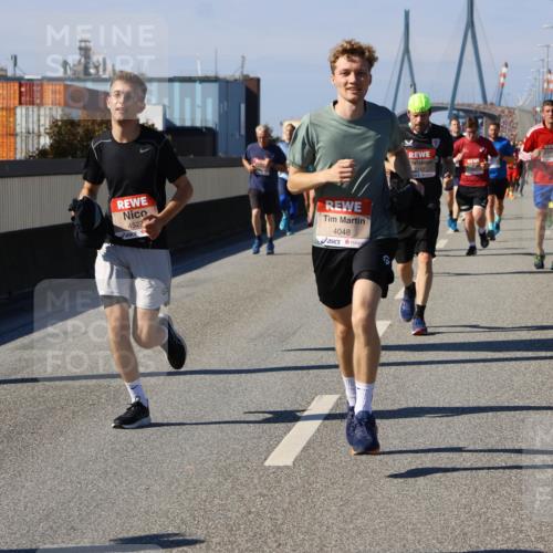 03.10.2025 - Köhlbrandbrückenlauf Strokosch-Dieckow http://msf.ph/oto/9119364 03.10.2025 12:56:50 Position 3 4527, 4048, 5147 meine-sportfotos.de