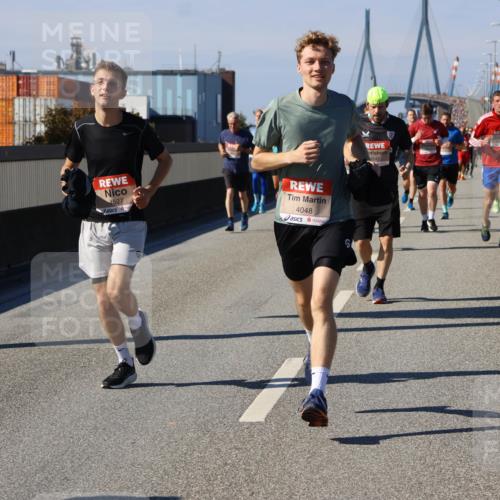 03.10.2025 - Köhlbrandbrückenlauf Strokosch-Dieckow http://msf.ph/oto/9119370 03.10.2025 12:56:50 Position 3 4527, 4048, 5147 meine-sportfotos.de