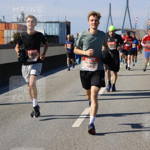 03.10.2025 - Köhlbrandbrückenlauf Strokosch-Dieckow http://msf.ph/oto/9119376 03.10.2025 12:56:50 Position 3 4527, 4048, 5147 meine-sportfotos.de