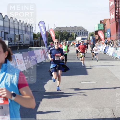 03.10.2025 - Köhlbrandbrückenlauf Jannik Wohlers http://msf.ph/oto/9119381 03.10.2025 13:03:52 Ziel 4063, 4127, 4274, 4322, 4349, 5098, 5414, 5447, 5639, 5950, 6315, 6341, 6392, 6706 meine-sportfotos.de