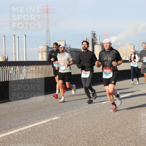 03.10.2025 - Köhlbrandbrückenlauf Lena Gebhardt http://msf.ph/oto/9119385 03.10.2025 09:45:18 Position 2 3091 meine-sportfotos.de