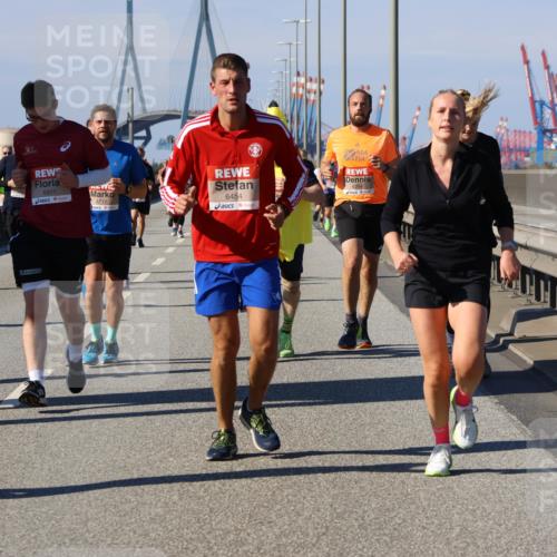 03.10.2025 - Köhlbrandbrückenlauf Strokosch-Dieckow http://msf.ph/oto/9119396 03.10.2025 12:56:55 Position 3 5911, 4711, 6454 meine-sportfotos.de