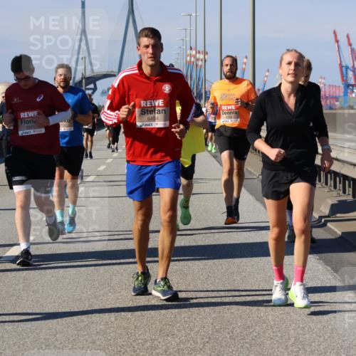 03.10.2025 - Köhlbrandbrückenlauf Strokosch-Dieckow http://msf.ph/oto/9119400 03.10.2025 12:56:55 Position 3 5911, 6454, 6294 meine-sportfotos.de