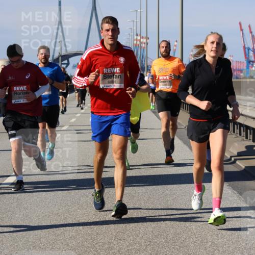 03.10.2025 - Köhlbrandbrückenlauf Strokosch-Dieckow http://msf.ph/oto/9119404 03.10.2025 12:56:55 Position 3 5910, 5911, 6454 meine-sportfotos.de