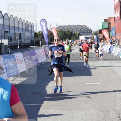 03.10.2025 - Köhlbrandbrückenlauf Jannik Wohlers http://msf.ph/oto/9119406 03.10.2025 13:03:52 Ziel 4063, 4127, 4274, 4322, 4349, 5098, 5414, 5447, 5639, 5950, 6315, 6341, 6392, 6706 meine-sportfotos.de