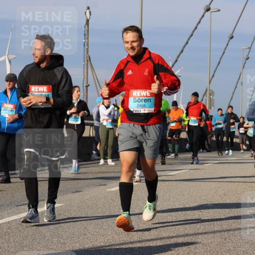 03.10.2025 - Köhlbrandbrückenlauf Strokosch-Dieckow http://msf.ph/oto/9119408 03.10.2025 09:53:18 Position 2 2855 meine-sportfotos.de