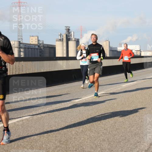 03.10.2025 - Köhlbrandbrückenlauf Lena Gebhardt http://msf.ph/oto/9119412 03.10.2025 09:45:19 Position 2  meine-sportfotos.de