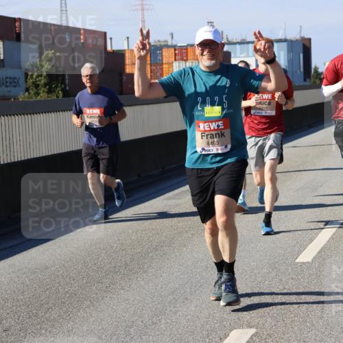 03.10.2025 - Köhlbrandbrückenlauf Strokosch-Dieckow http://msf.ph/oto/9119416 03.10.2025 12:56:56 Position 3 2025, 5910, 4463, 5911, 4711 meine-sportfotos.de