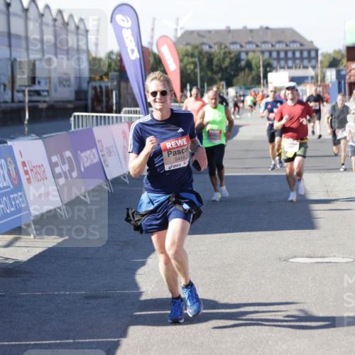 03.10.2025 - Köhlbrandbrückenlauf Jannik Wohlers http://msf.ph/oto/9119425 03.10.2025 13:03:52 Ziel 4063, 4127, 4274, 4322, 4349, 5098, 5414, 5447, 5639, 5950, 6315, 6341, 6392, 6706 meine-sportfotos.de