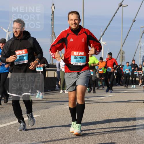03.10.2025 - Köhlbrandbrückenlauf Strokosch-Dieckow http://msf.ph/oto/9119428 03.10.2025 09:53:18 Position 2 2854, 1614, 2855 meine-sportfotos.de