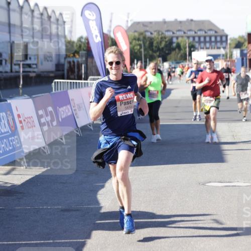 03.10.2025 - Köhlbrandbrückenlauf Jannik Wohlers http://msf.ph/oto/9119433 03.10.2025 13:03:52 Ziel 4063, 4127, 4274, 4322, 4349, 5098, 5414, 5447, 5639, 5950, 6315, 6341, 6392, 6706 meine-sportfotos.de