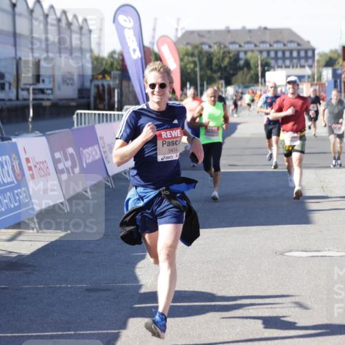 03.10.2025 - Köhlbrandbrückenlauf Jannik Wohlers http://msf.ph/oto/9119446 03.10.2025 13:03:53 Ziel 4127, 4274, 4322, 4349, 5098, 5414, 5447, 5639, 5950, 6315, 6341, 6392, 6706 meine-sportfotos.de