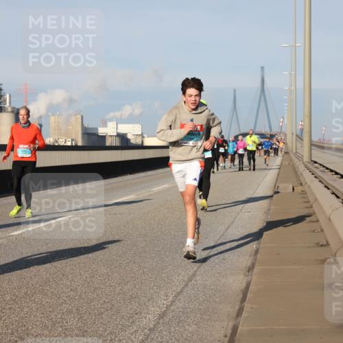03.10.2025 - Köhlbrandbrückenlauf Lena Gebhardt http://msf.ph/oto/9119454 03.10.2025 09:45:21 Position 2  meine-sportfotos.de