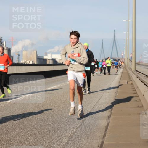 03.10.2025 - Köhlbrandbrückenlauf Lena Gebhardt http://msf.ph/oto/9119459 03.10.2025 09:45:21 Position 2  meine-sportfotos.de