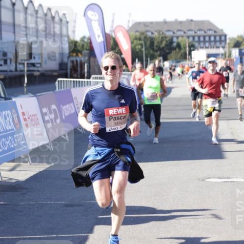 03.10.2025 - Köhlbrandbrückenlauf Jannik Wohlers http://msf.ph/oto/9119460 03.10.2025 13:03:53 Ziel 4127, 4274, 4322, 4349, 5098, 5414, 5447, 5639, 5950, 6315, 6341, 6392, 6706 meine-sportfotos.de