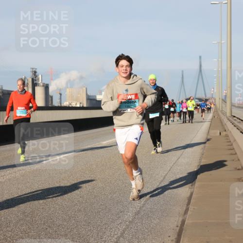 03.10.2025 - Köhlbrandbrückenlauf Lena Gebhardt http://msf.ph/oto/9119462 03.10.2025 09:45:21 Position 2 1396 meine-sportfotos.de