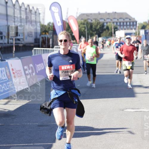 03.10.2025 - Köhlbrandbrückenlauf Jannik Wohlers http://msf.ph/oto/9119468 03.10.2025 13:03:53 Ziel 4127, 4274, 4322, 4349, 5098, 5414, 5447, 5639, 5950, 6315, 6341, 6392, 6706 meine-sportfotos.de