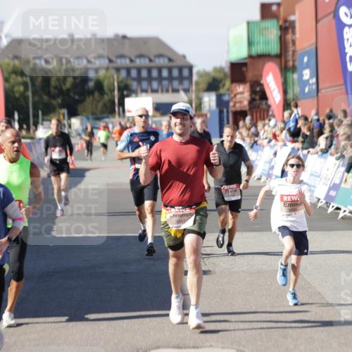 03.10.2025 - Köhlbrandbrückenlauf Jannik Wohlers http://msf.ph/oto/9119480 03.10.2025 13:03:54 Ziel 4127, 4322, 4349, 5098, 5414, 5447, 5950, 6315, 6341, 6392, 6706 meine-sportfotos.de