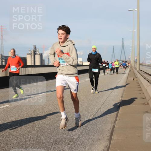 03.10.2025 - Köhlbrandbrückenlauf Lena Gebhardt http://msf.ph/oto/9119481 03.10.2025 09:45:22 Position 2 139 meine-sportfotos.de