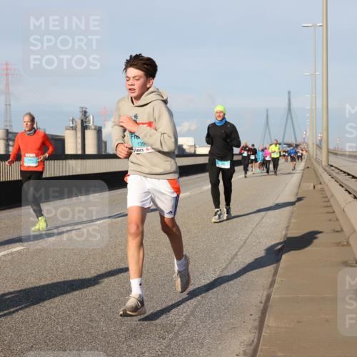 03.10.2025 - Köhlbrandbrückenlauf Lena Gebhardt http://msf.ph/oto/9119486 03.10.2025 09:45:22 Position 2 139 meine-sportfotos.de