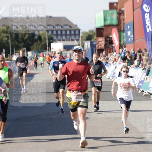 03.10.2025 - Köhlbrandbrückenlauf Jannik Wohlers http://msf.ph/oto/9119495 03.10.2025 13:03:54 Ziel 4127, 4322, 4349, 5098, 5414, 5447, 5950, 6315, 6341, 6392, 6706 meine-sportfotos.de