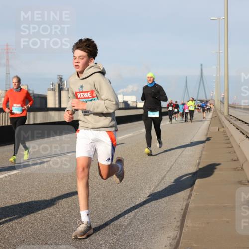 03.10.2025 - Köhlbrandbrückenlauf Lena Gebhardt http://msf.ph/oto/9119498 03.10.2025 09:45:22 Position 2  meine-sportfotos.de
