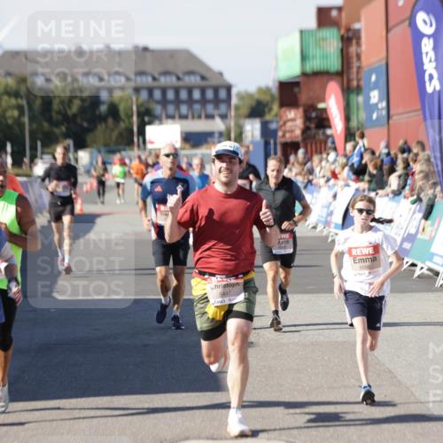 03.10.2025 - Köhlbrandbrückenlauf Jannik Wohlers http://msf.ph/oto/9119501 03.10.2025 13:03:54 Ziel 4127, 4322, 4349, 5098, 5414, 5447, 5950, 6315, 6341, 6392, 6706 meine-sportfotos.de