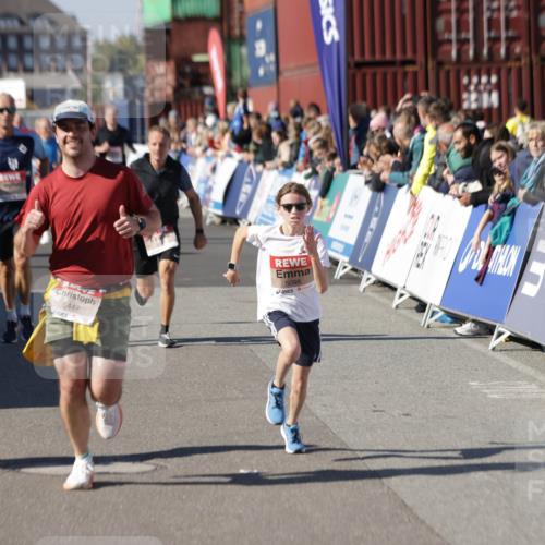 03.10.2025 - Köhlbrandbrückenlauf Jannik Wohlers http://msf.ph/oto/9119506 03.10.2025 13:03:55 Ziel 4127, 4322, 4349, 5098, 5414, 5447, 5950, 6315, 6341, 6392, 6706 meine-sportfotos.de
