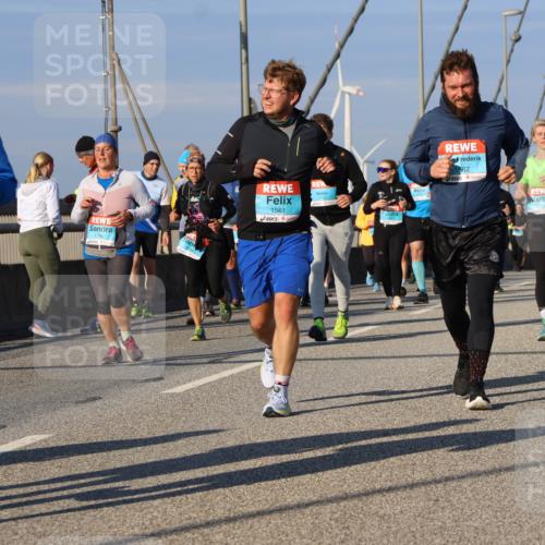 03.10.2025 - Köhlbrandbrückenlauf Strokosch-Dieckow http://msf.ph/oto/9119535 03.10.2025 09:53:33 Position 2 2770, 1746, 1561, 1562 meine-sportfotos.de