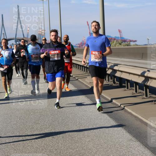 03.10.2025 - Köhlbrandbrückenlauf Strokosch-Dieckow http://msf.ph/oto/9119544 03.10.2025 12:57:09 Position 3 4469, 6496 meine-sportfotos.de