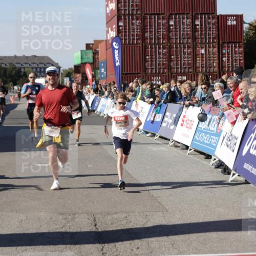 03.10.2025 - Köhlbrandbrückenlauf Jannik Wohlers http://msf.ph/oto/9119547 03.10.2025 13:03:55 Ziel 4127, 4322, 4349, 5098, 5414, 5447, 5950, 6315, 6341, 6392, 6706 meine-sportfotos.de