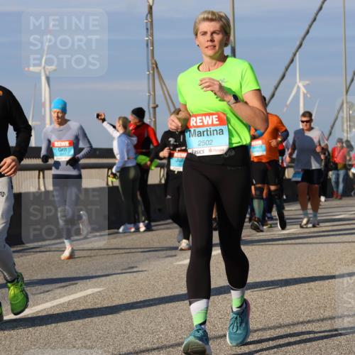 03.10.2025 - Köhlbrandbrückenlauf Strokosch-Dieckow http://msf.ph/oto/9119558 03.10.2025 09:53:37 Position 2 3732, 2502, 1917 meine-sportfotos.de