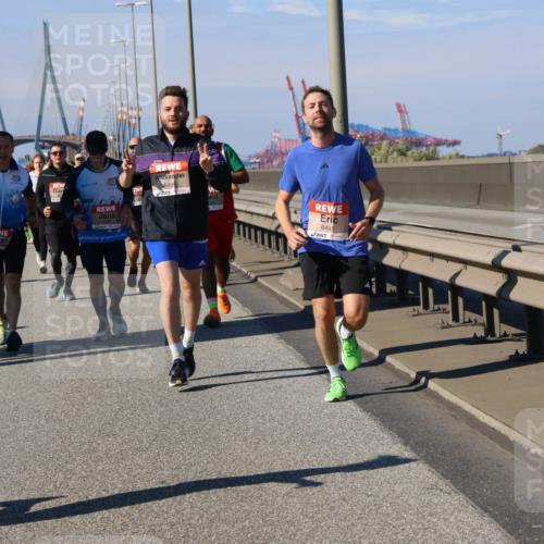 03.10.2025 - Köhlbrandbrückenlauf Strokosch-Dieckow http://msf.ph/oto/9119564 03.10.2025 12:57:09 Position 3 69, 649, 6497 meine-sportfotos.de