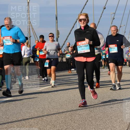 03.10.2025 - Köhlbrandbrückenlauf Strokosch-Dieckow http://msf.ph/oto/9119571 03.10.2025 09:53:40 Position 2 1740, 1917, 2460 meine-sportfotos.de