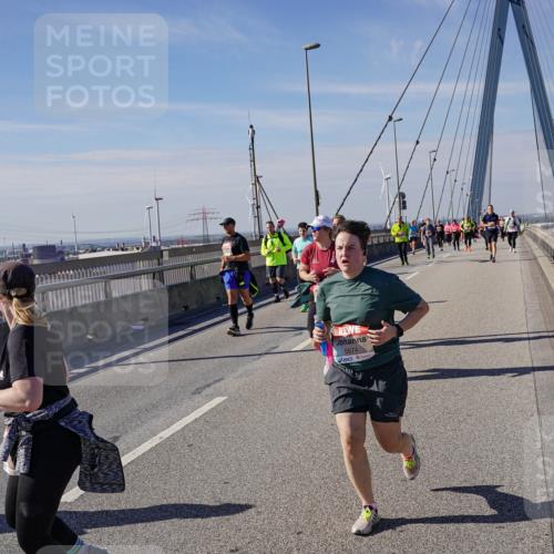 03.10.2025 - Köhlbrandbrückenlauf Michael Burmester http://msf.ph/oto/9119572 03.10.2025 13:00:52 Position 2 5574 meine-sportfotos.de