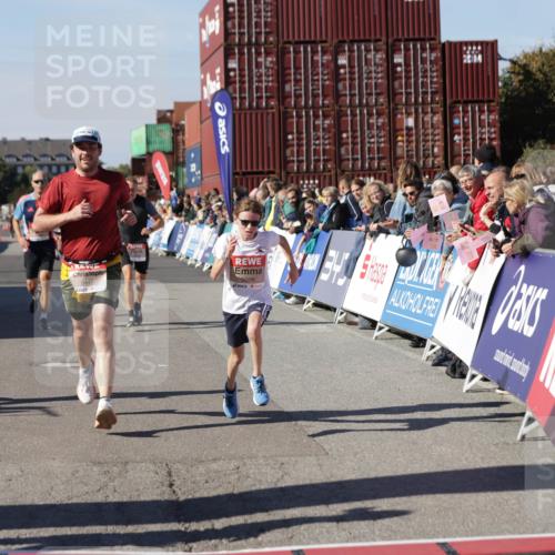 03.10.2025 - Köhlbrandbrückenlauf Jannik Wohlers http://msf.ph/oto/9119573 03.10.2025 13:03:55 Ziel 4127, 4322, 4349, 5098, 5414, 5447, 5950, 6315, 6341, 6392, 6706 meine-sportfotos.de
