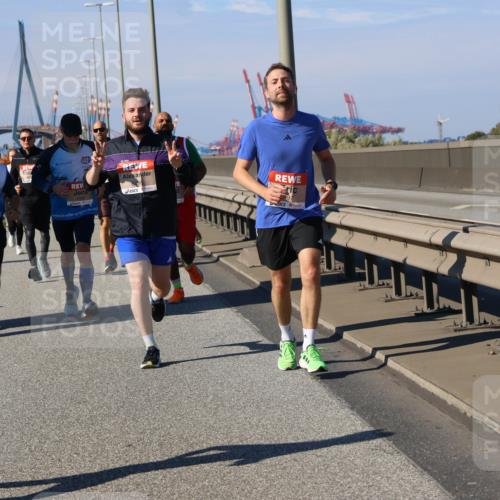 03.10.2025 - Köhlbrandbrückenlauf Strokosch-Dieckow http://msf.ph/oto/9119575 03.10.2025 12:57:09 Position 3 4965 meine-sportfotos.de