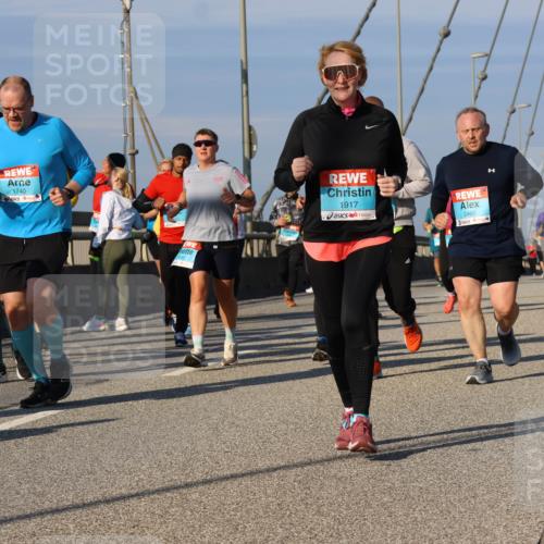 03.10.2025 - Köhlbrandbrückenlauf Strokosch-Dieckow http://msf.ph/oto/9119584 03.10.2025 09:53:40 Position 2 1593, 1740, 1917, 2460 meine-sportfotos.de